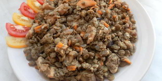 зеленая чечевица с курицей