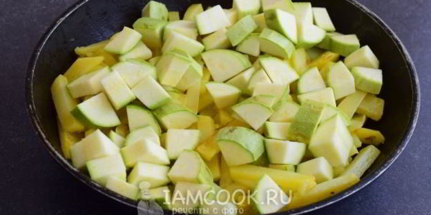 жареная картошка с кабачками