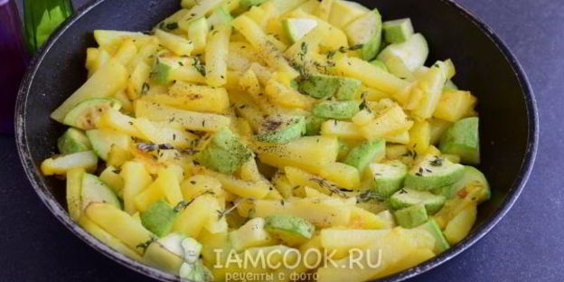 жареная картошка с кабачками