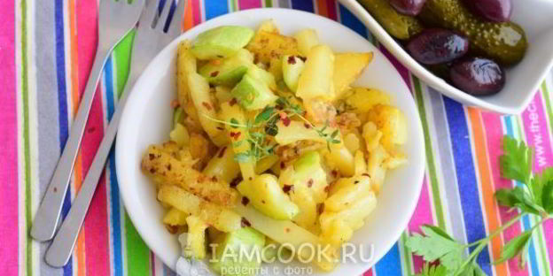 жареная картошка с кабачками