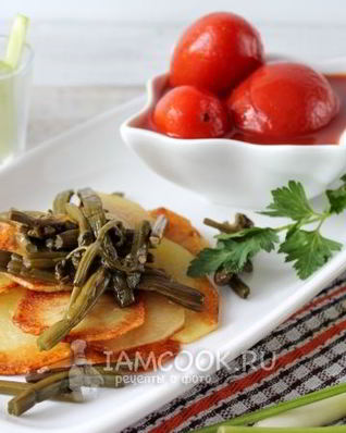 Жареная картошка с папоротником