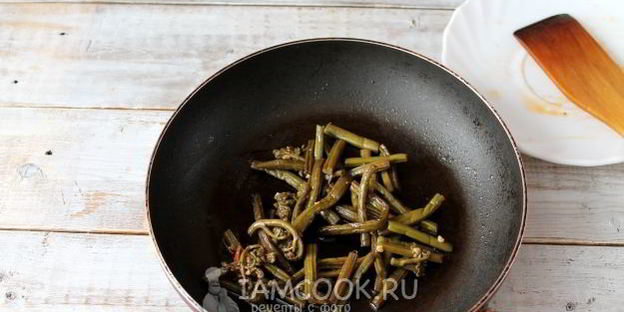 жареная картошка с папоротником