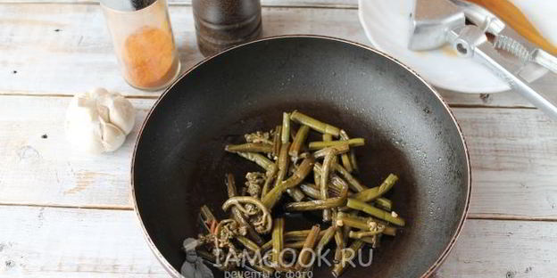 жареная картошка с папоротником