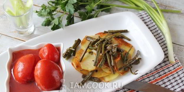 жареная картошка с папоротником