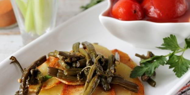 жареная картошка с папоротником