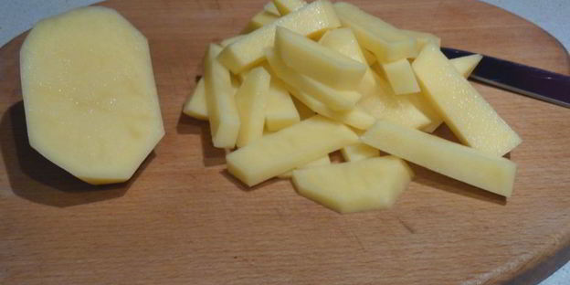 жареная картошка с сосисками