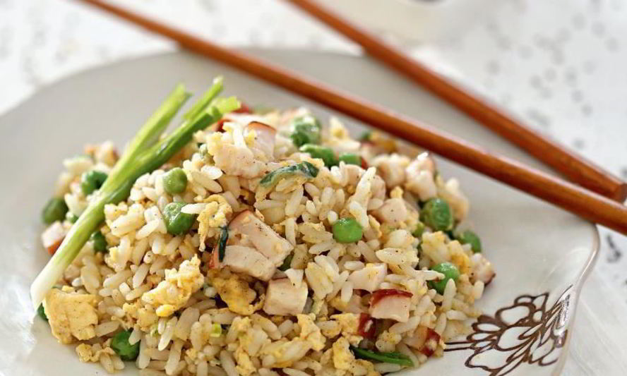 Рецепт жареного риса со свининой и горошком