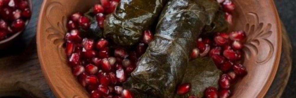 Азербайджанская долма с зернами граната