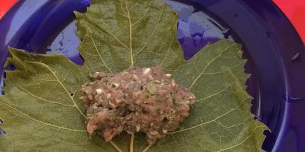 долма — голубцы в виноградных листьях