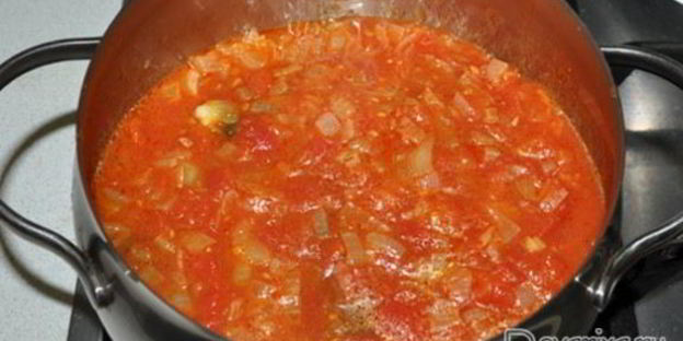 долма в томатном соусе