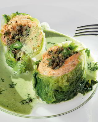 Голубцы из латука с форелью