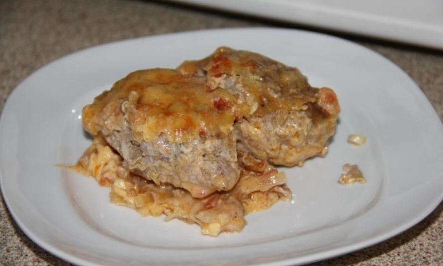 Рецепт ленивых голубцов из китайской капусты под соусом из соленых помидор