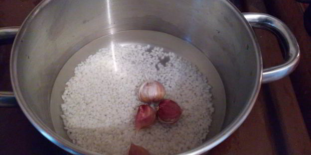 ленивые рыбные голубцы в хренно-сметанном соусе