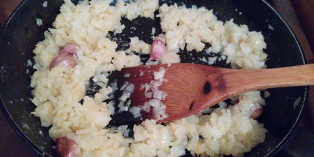 ленивые рыбные голубцы в хренно-сметанном соусе