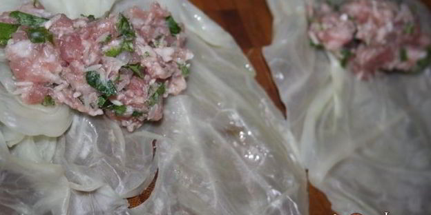 запеченные с помидорами и топленым сливочным маслом голубцы