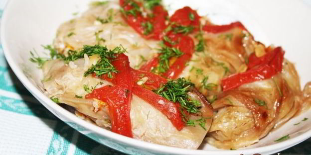 запеченные с помидорами и топленым сливочным маслом голубцы