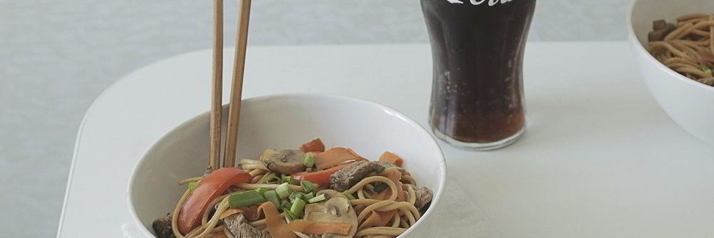 Гречневая лапша с говядиной и овощами