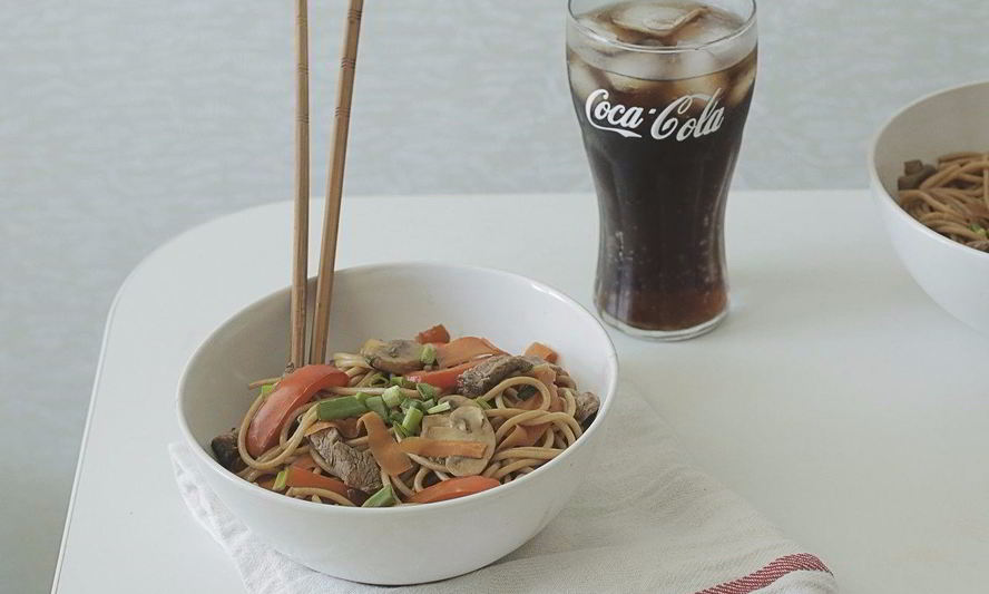 Рецепт гречневой лапши с говядиной и овощами