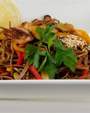 Гречневая лапша с морепродуктами