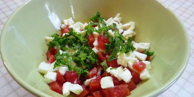 ароматные шампиньоны с моцареллой и помидорами на гриле