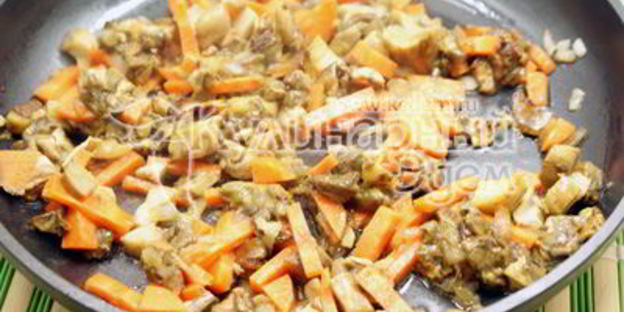 белые грибы с булгуром