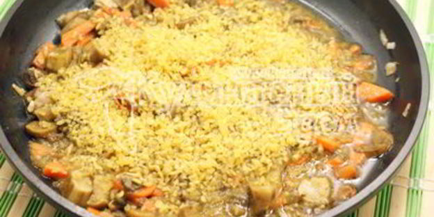 белые грибы с булгуром