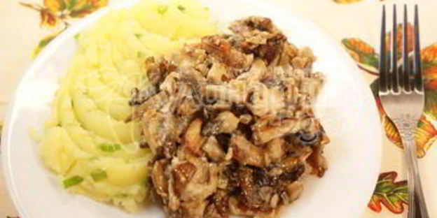 белые грибы в сметане с картофелем