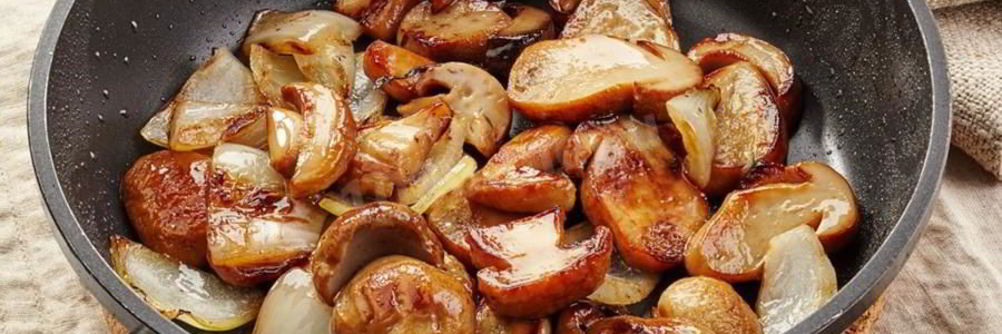 Белые грибы жареные с луком