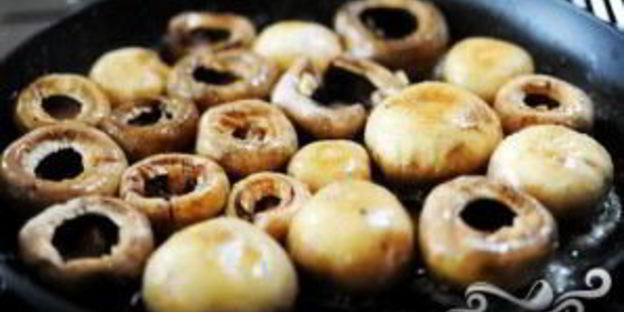 фаршированные грибы с сыром бри