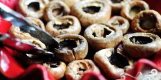 фаршированные грибы с сыром бри