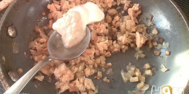 фаршированные шампиньоны с рыбной начинкой