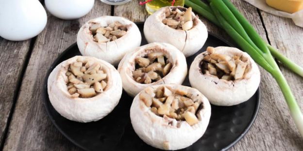 фаршированные шампиньоны с ветчиной