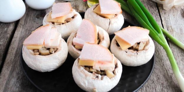 фаршированные шампиньоны с ветчиной