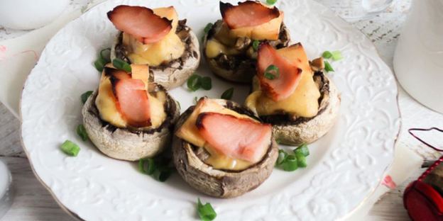 фаршированные шампиньоны с ветчиной