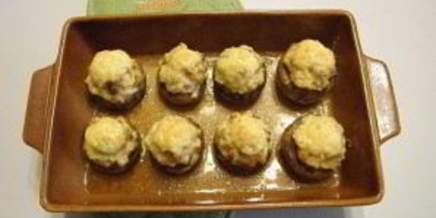 фаршированные шампиньоны в духовке с сыром