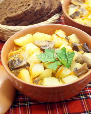 Горшочки с грибами в духовке