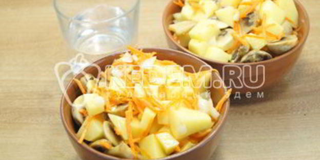 горшочки с грибами в духовке