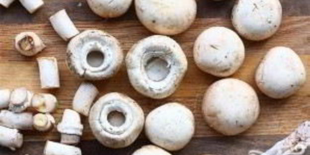 грибы, фаршированные беконом