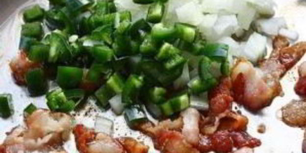 грибы, фаршированные беконом