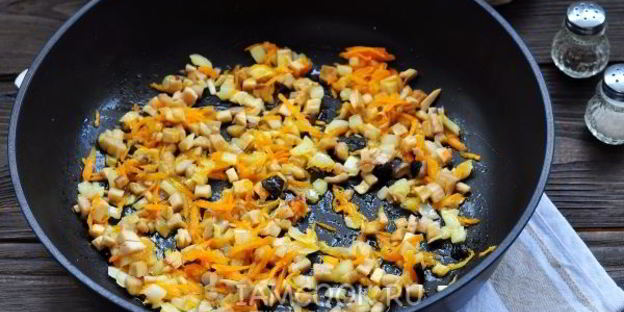 грибы, фаршированные гречкой