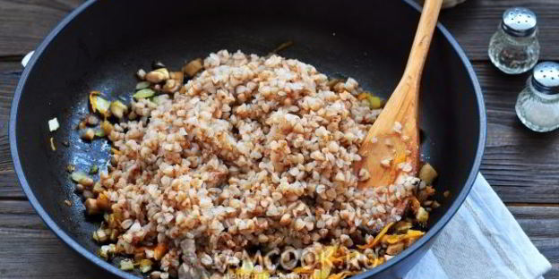 грибы, фаршированные гречкой