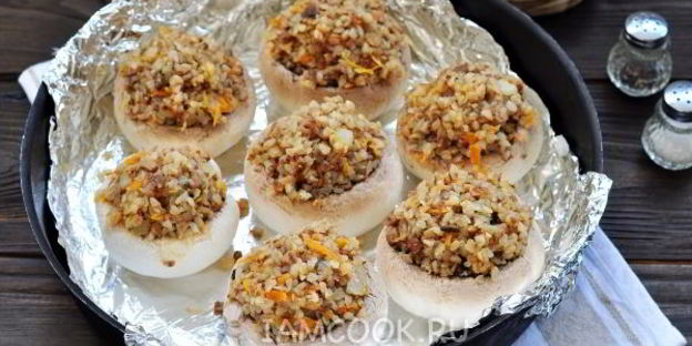 грибы, фаршированные гречкой