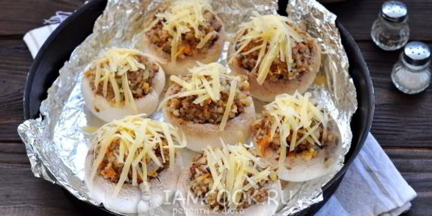 грибы, фаршированные гречкой