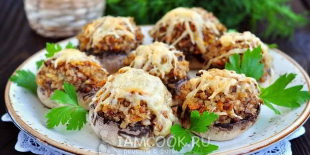 грибы, фаршированные гречкой