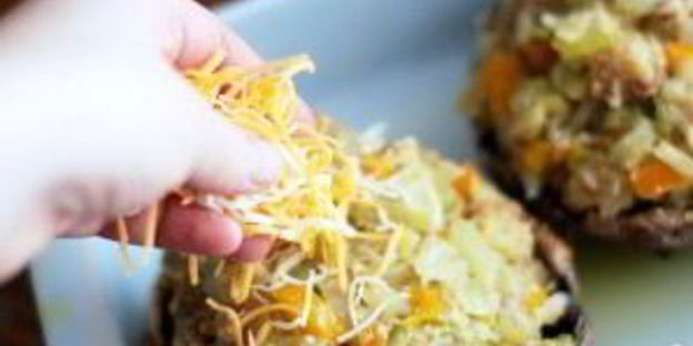 грибы, фаршированные овощной начинкой