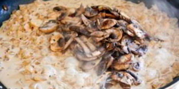 грибы под сливочным соусом