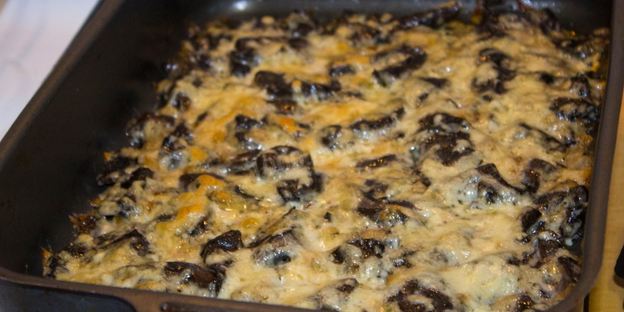 грибы в сметане в духовке запеченные с сыром