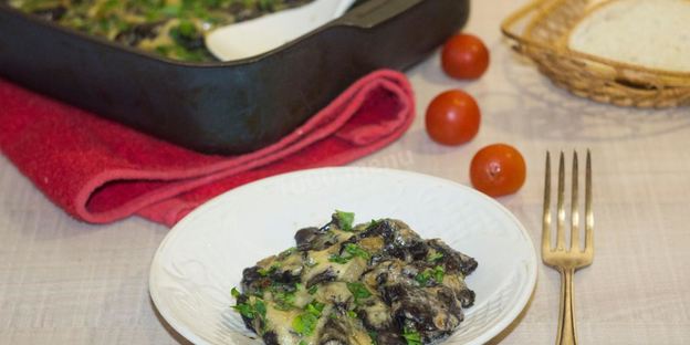 грибы в сметане в духовке запеченные с сыром