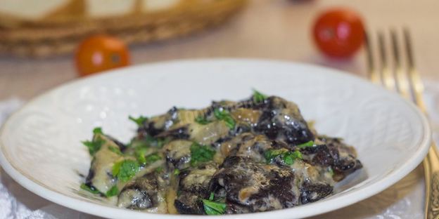 грибы в сметане в духовке запеченные с сыром