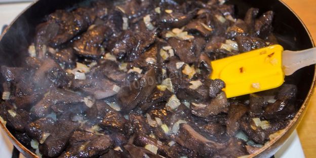 грибы в сметане в духовке запеченные с сыром